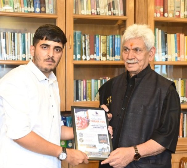 Rise Up Youth Foundation Chairman Anush Shahnaz Khan had the privilege of calling on the Hon’ble Lieutenant Governor of Jammu &amp;amp; Kashmir, Shri Manoj Sinha.  During the meeting, he briefed the Hon’ble Lieutenant Governor about the ongoing initiative
